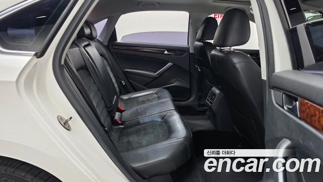 Volkswagen Passat 2013 — photo 12