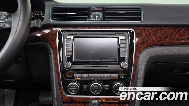 Volkswagen Passat 2013 — photo 14