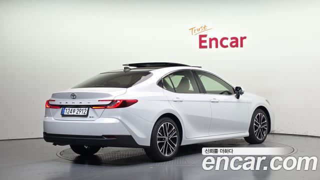 Toyota Camry 2026 — photo 2