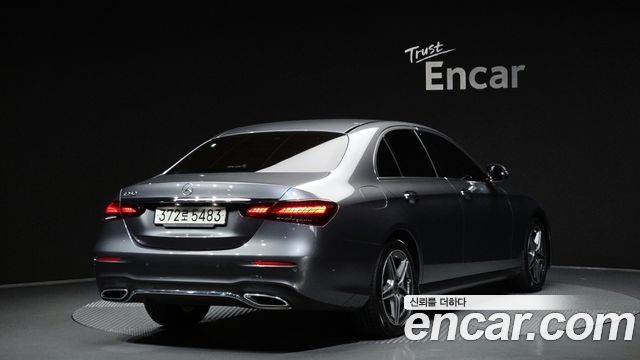 Mercedes-Benz E-Class 2023 — photo 2