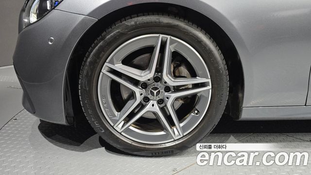 Mercedes-Benz E-Class 2023 — photo 5