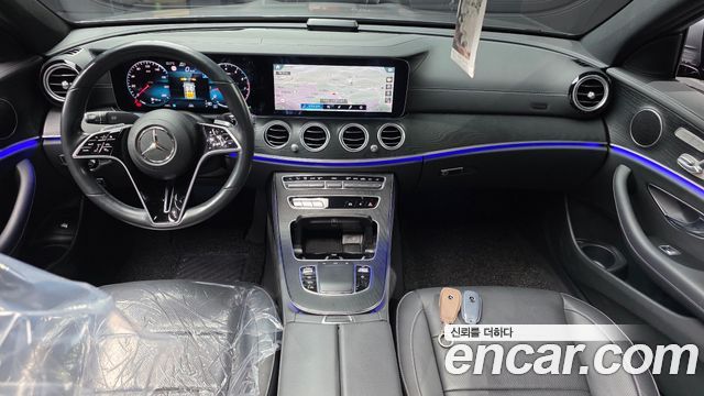 Mercedes-Benz E-Class 2023 — photo 7
