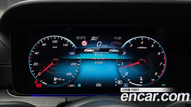 Mercedes-Benz E-Class 2023 — photo 8
