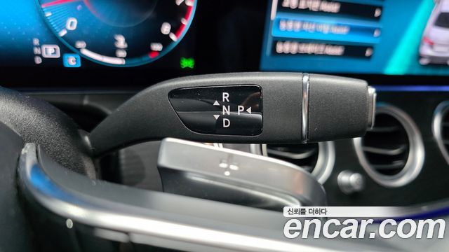 Mercedes-Benz E-Class 2023 — photo 9
