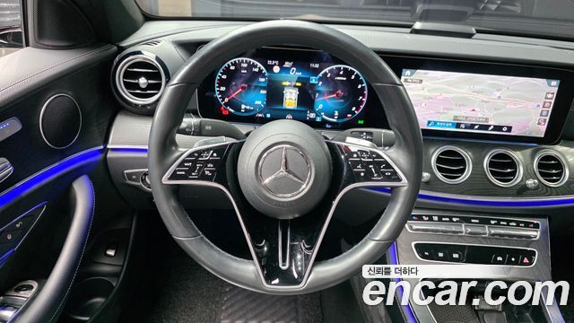 Mercedes-Benz E-Class 2023 — photo 13