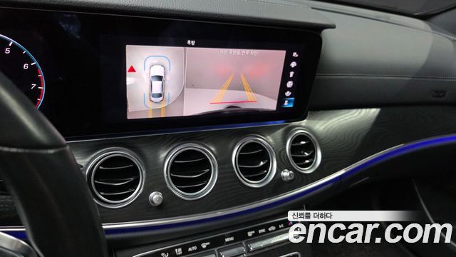Mercedes-Benz E-Class 2023 — photo 15