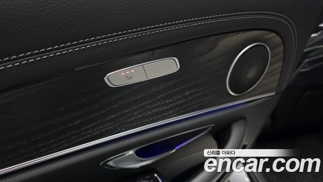 Mercedes-Benz E-Class 2023 — photo 17