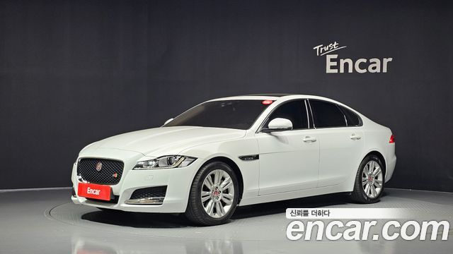 Jaguar XF 2018 — photo 1