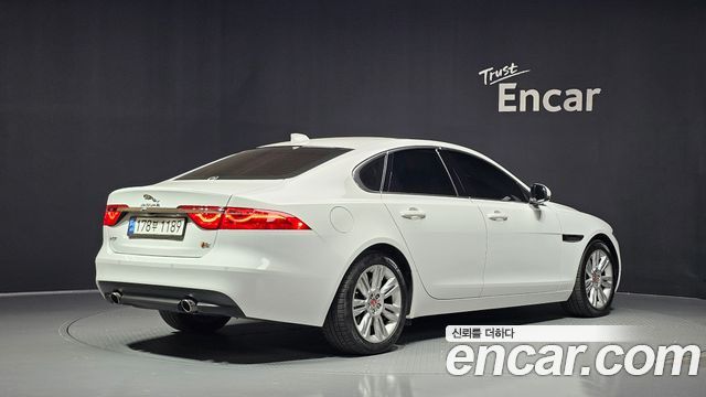 Jaguar XF 2018 — photo 2