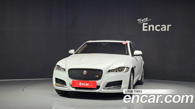 Jaguar XF 2018 — photo 3