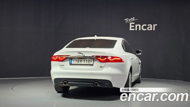 Jaguar XF 2018 — photo 4