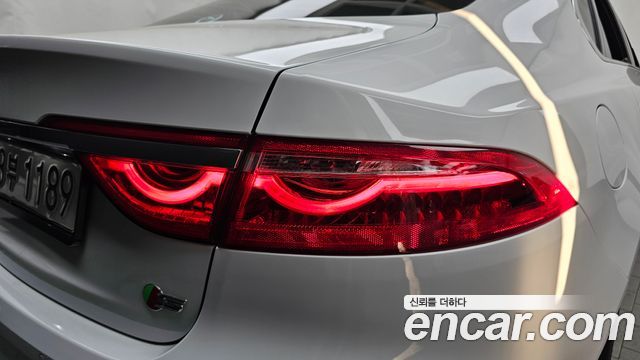 Jaguar XF 2018 — photo 9