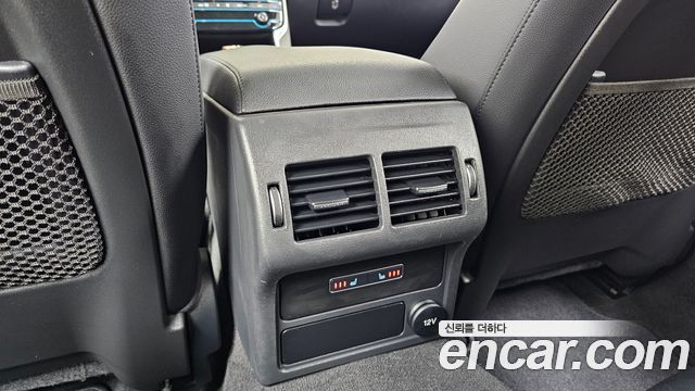 Jaguar XF 2018 — photo 31