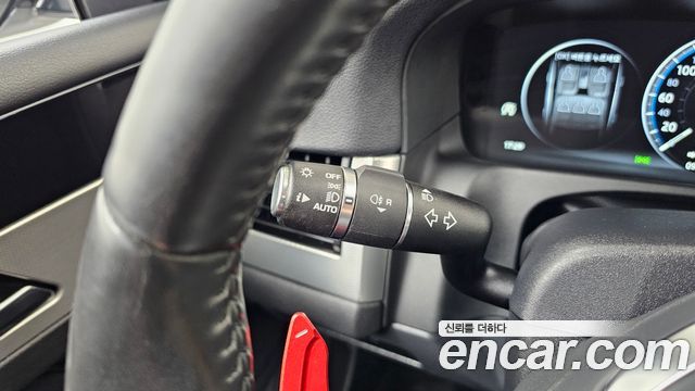 Jaguar XF 2018 — photo 33