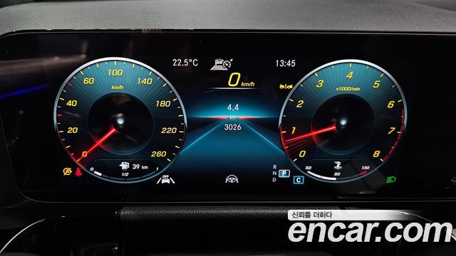 Mercedes-Benz GLA-Class 2023 — photo 11