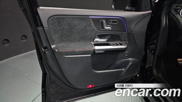 Mercedes-Benz GLA-Class 2023 — photo 14