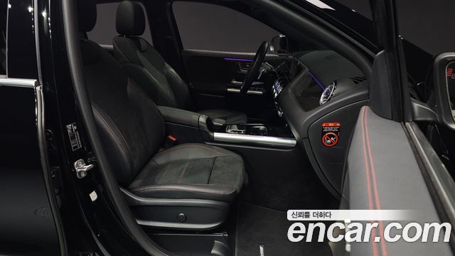 Mercedes-Benz GLA-Class 2023 — photo 16