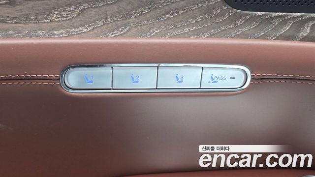 Genesis G90 2023 — photo 14
