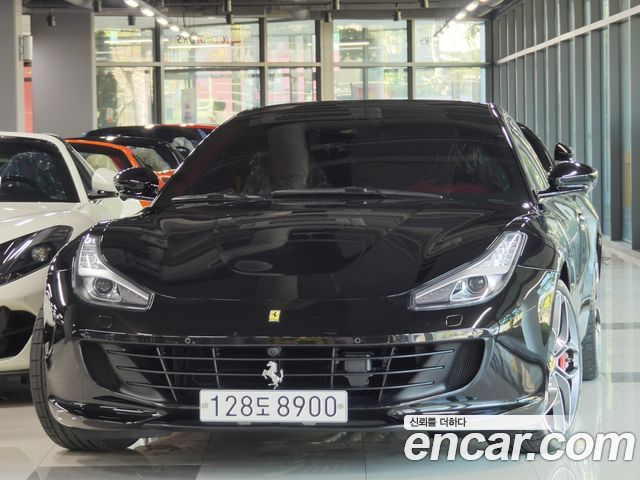 Ferrari GTC4 Lusso 2020 — photo 1