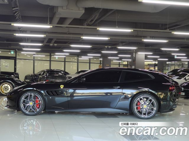 Ferrari GTC4 Lusso 2020 — photo 2