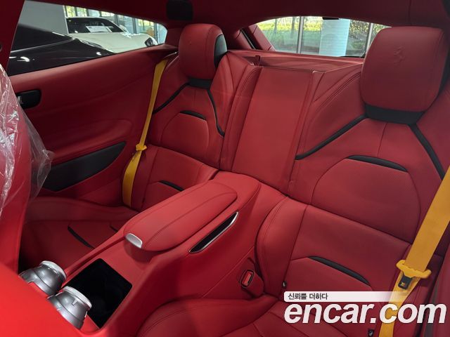 Ferrari GTC4 Lusso 2020 — photo 14