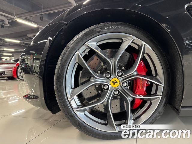 Ferrari GTC4 Lusso 2020 — photo 16