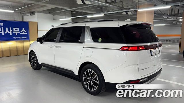 Kia Canival 2021 — photo 2