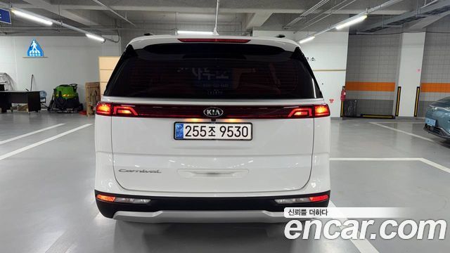 Kia Canival 2021 — photo 4
