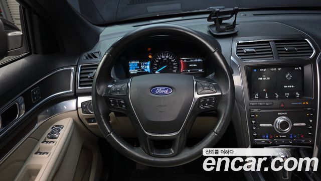 Ford Explorer 2019 — photo 13