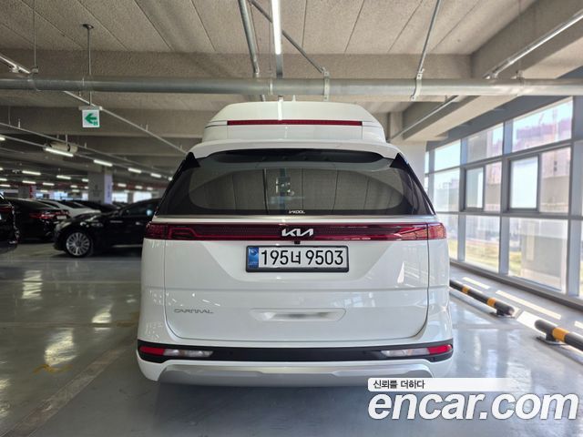 Kia Canival 2023 — photo 3