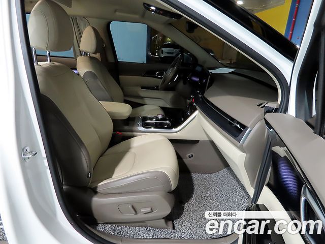 Kia Canival 2023 — photo 7
