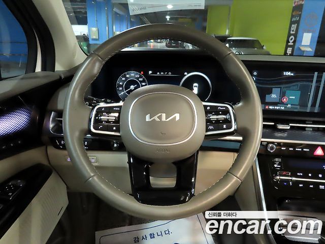Kia Canival 2023 — photo 9
