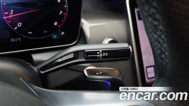 Mercedes-Benz GLC-Class 2025 — photo 12