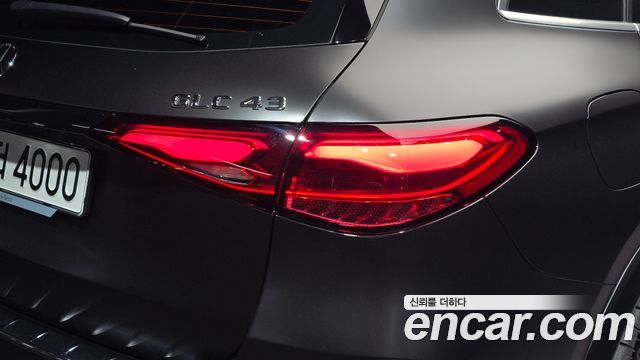 Mercedes-Benz GLC-Class 2025 — photo 9