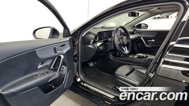 Mercedes-Benz A-Class 2020 — photo 13