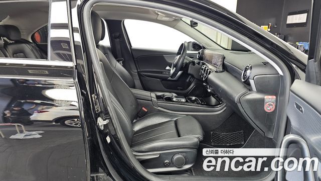 Mercedes-Benz A-Class 2020 — photo 17