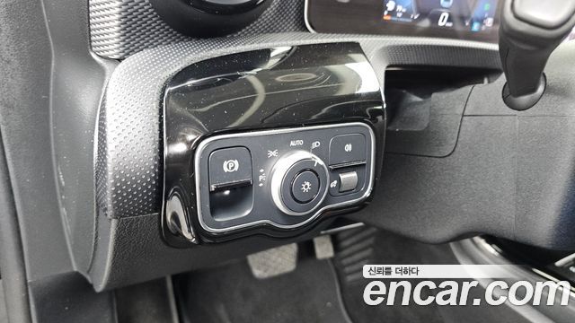 Mercedes-Benz A-Class 2020 — photo 25