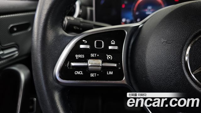Mercedes-Benz A-Class 2020 — photo 31
