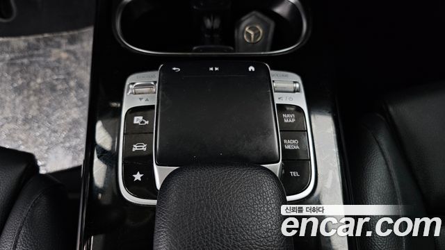 Mercedes-Benz A-Class 2020 — photo 32