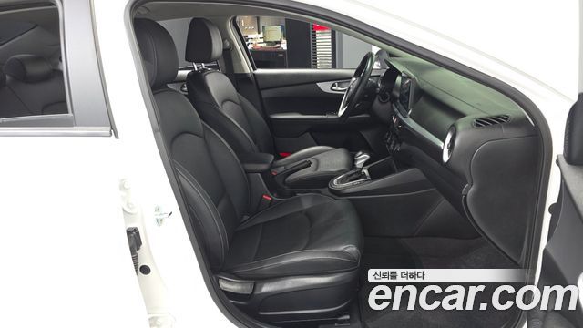 Kia K3 2022 — photo 17