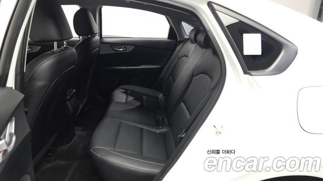 Kia K3 2022 — photo 16