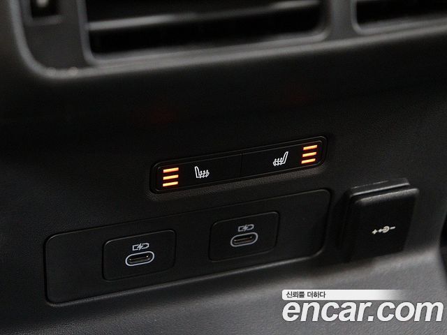 Land Rover Range Rover Velar 2026 — photo 7