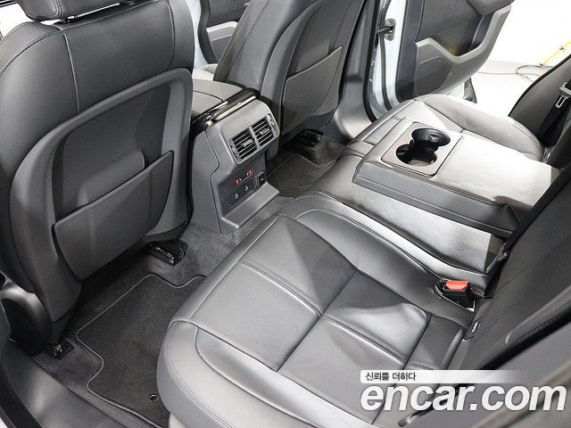 Land Rover Range Rover Velar 2026 — photo 10