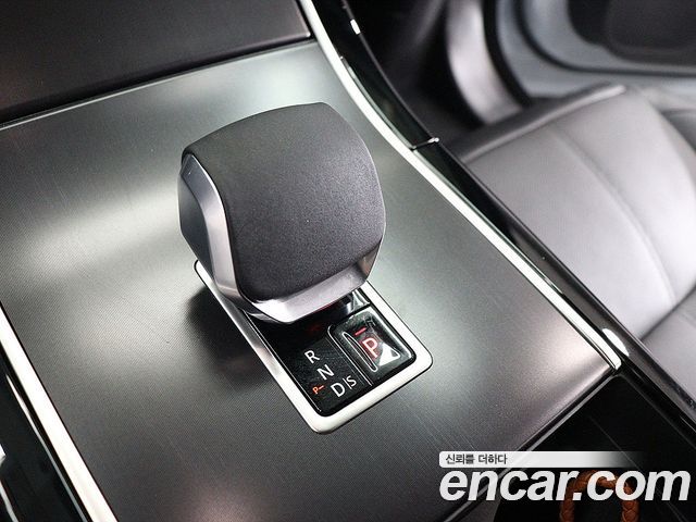 Land Rover Range Rover Velar 2026 — photo 19