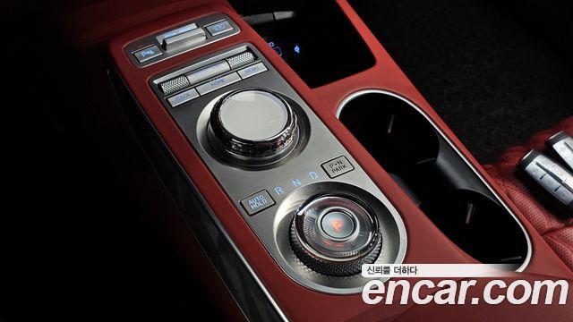 Genesis GV70 2023 — photo 12
