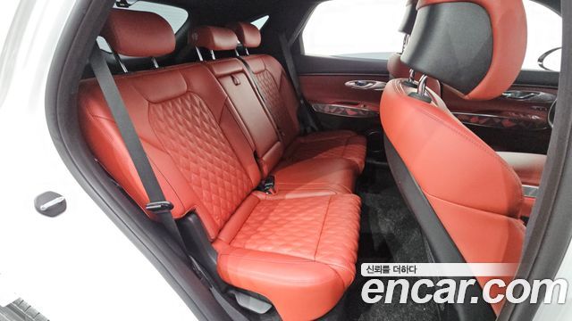 Genesis GV70 2023 — photo 17