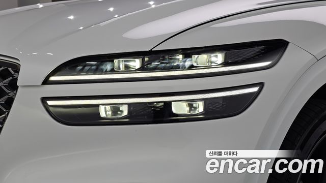 Genesis GV70 2023 — photo 8