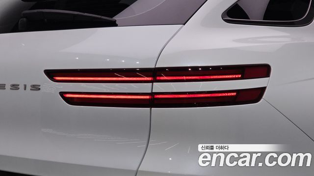 Genesis GV70 2023 — photo 9