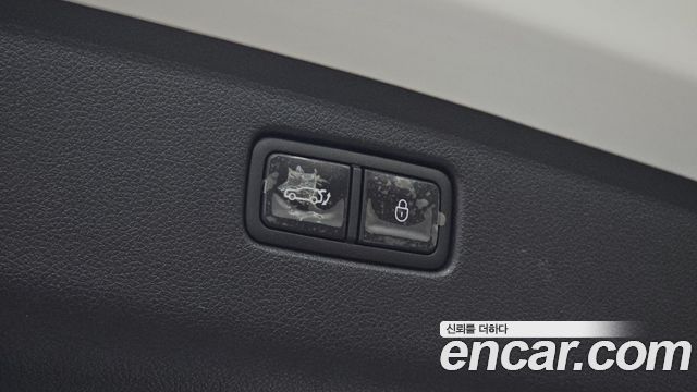 Genesis GV70 2023 — photo 37
