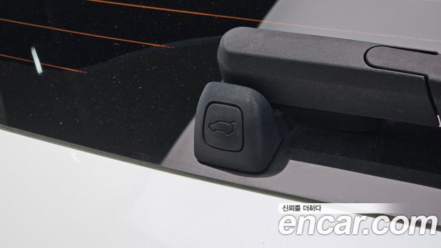 Genesis GV70 2023 — photo 38